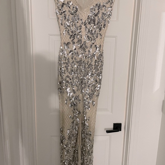 Gorgeous Designer Parker Black Hand Sewn Beaded Sequin Gown - Picture 4 of 10